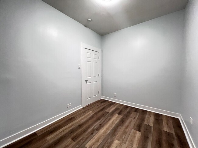 Building Photo - 7026 S Wentworth Ave