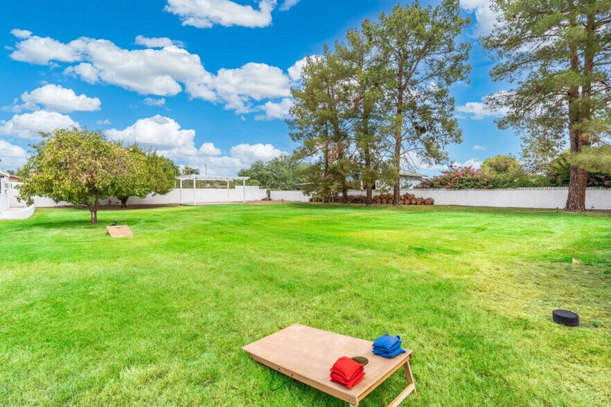 Building Photo - 1010 E Sorenson Cir