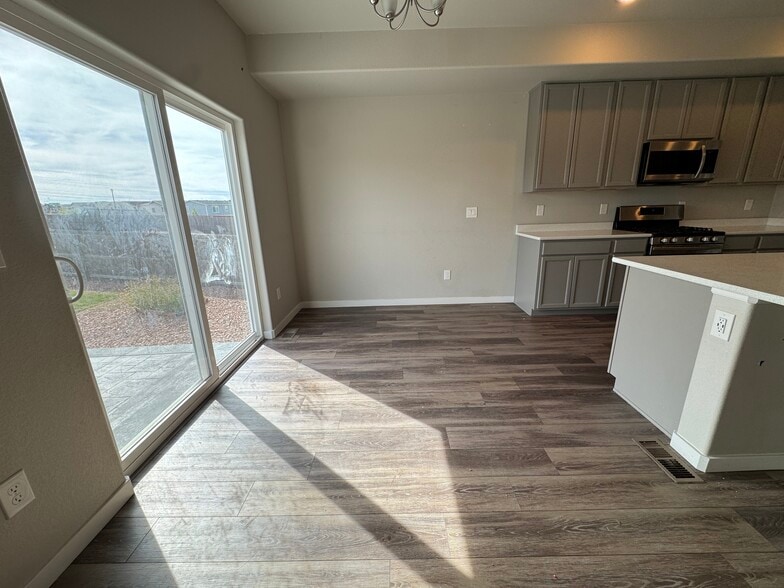 Building Photo - 5921 Mumford Dr