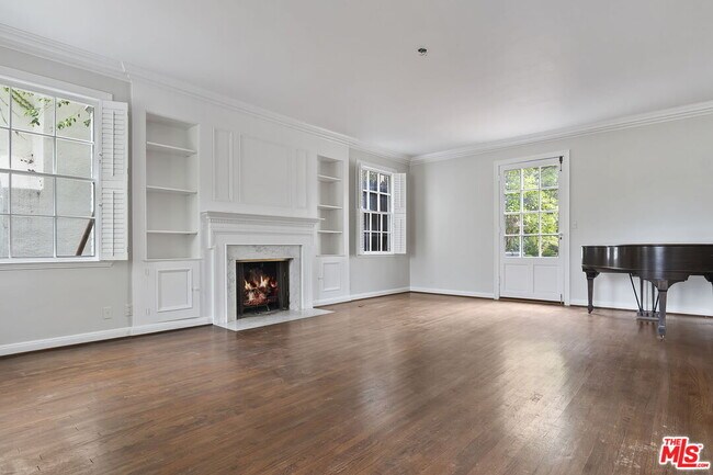 Building Photo - 662 Loring Ave