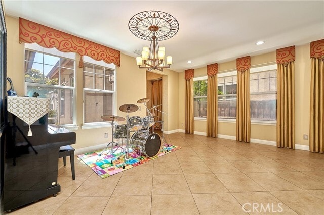 Building Photo - 524 S Petunia St