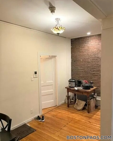 Building Photo - 918 Beacon St