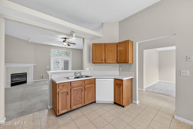 Building Photo - 12799 Glade Springs Dr S
