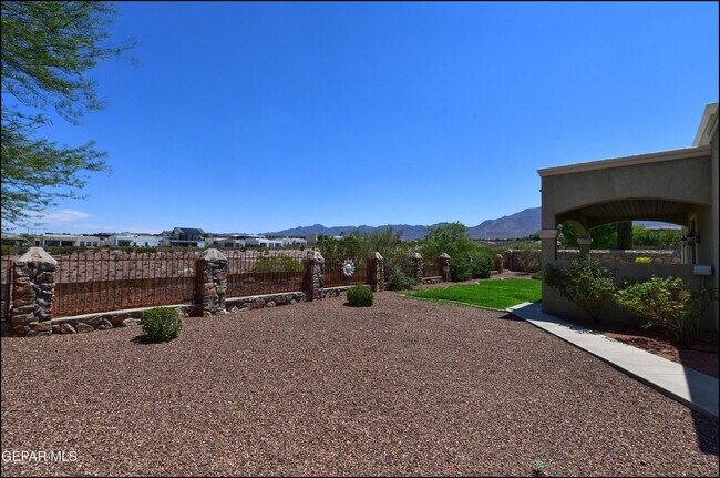 Building Photo - 7379 Black Mesa Dr