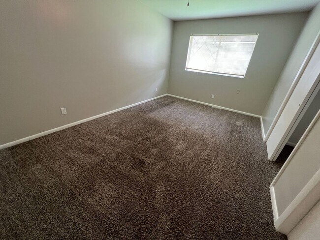 Building Photo - Coming Soon! Charming 2Bed/1Bath Duplex