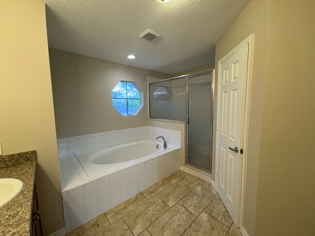 Building Photo - 527 Bristol Cir