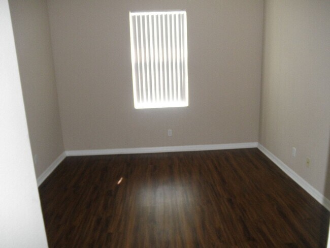 Building Photo - 894 Pipers Cay Dr