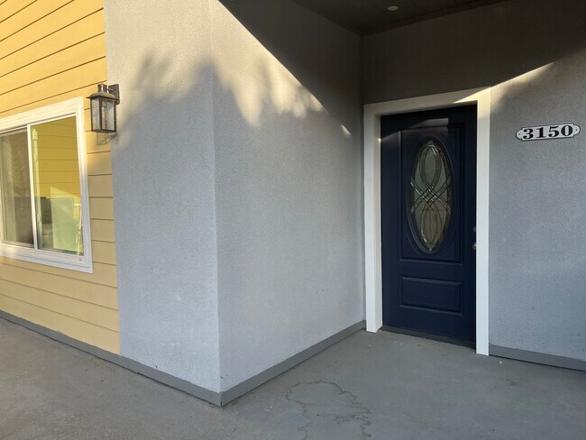 Building Photo - 3150 Verdugo Rd