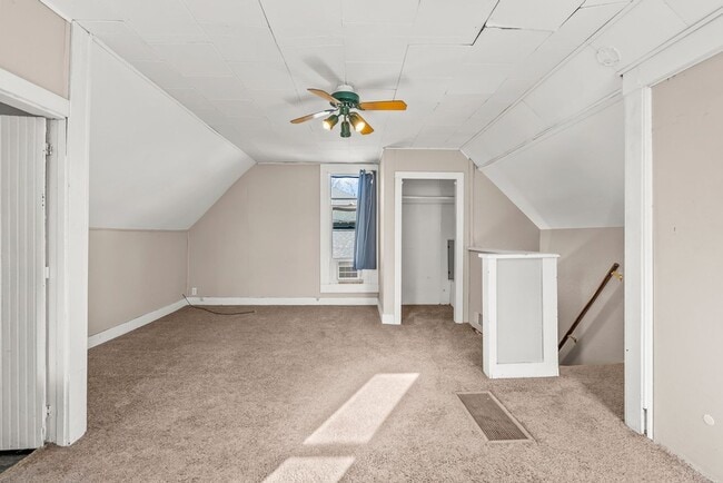 Building Photo - 309 W 10th St