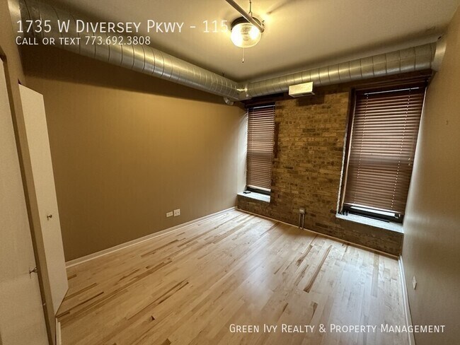 Building Photo - 1735 W Diversey Pkwy