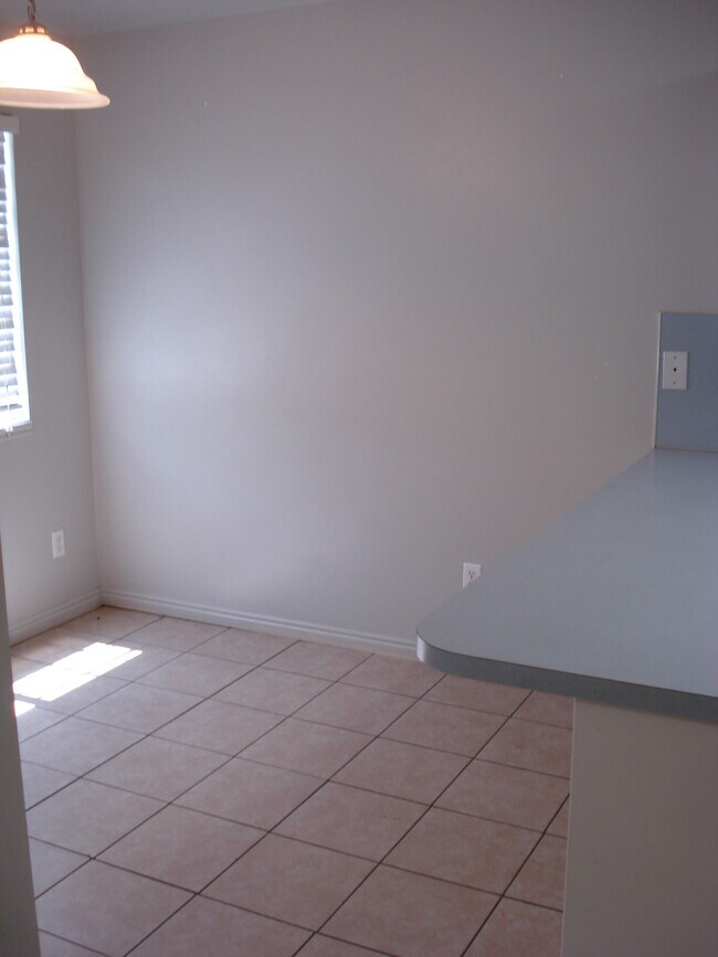 Building Photo - 60 E 200 N