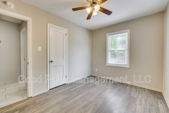 Building Photo - 1813 Alder Dr