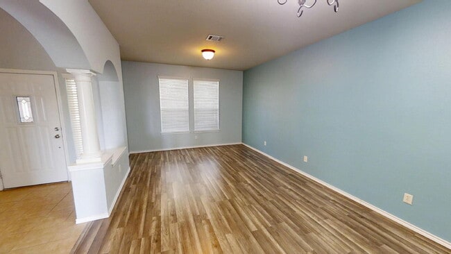 Building Photo - "Spacious 5-Bedroom Oasis with Pool on Gri...