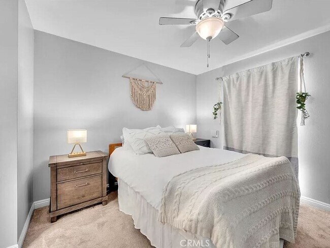 Building Photo - 1 Bedroom Condo within gated complex in Playa del Rey