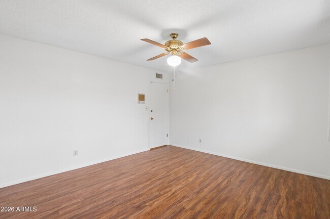 Building Photo - 1014 E Balboa Cir