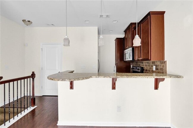 Building Photo - 215 Semel Dr