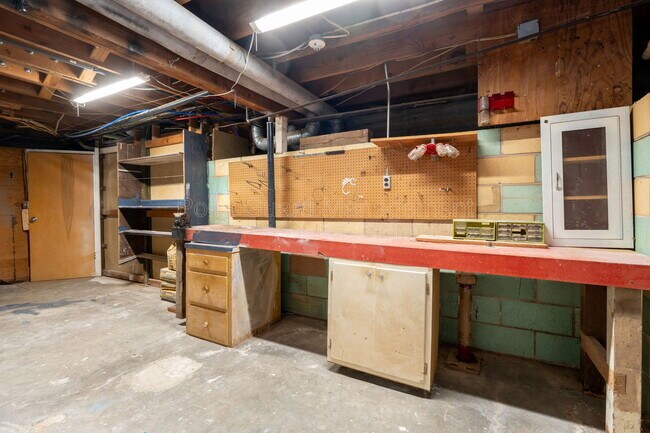 Building Photo - 6002 E 8th St N