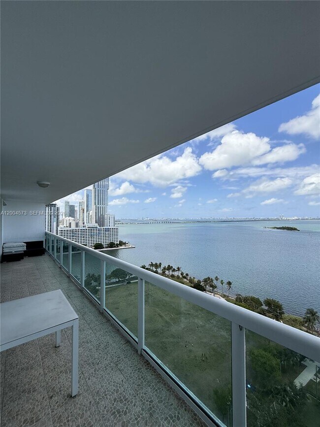 Building Photo - 1800 N Bayshore Dr