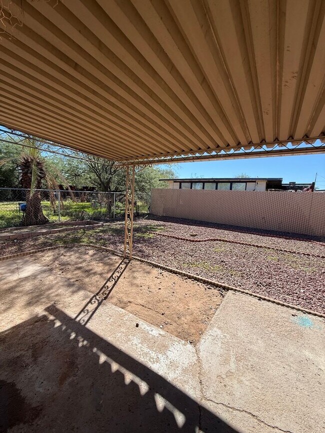 Building Photo - Charming 3-Bedroom Home in Central Tucson!