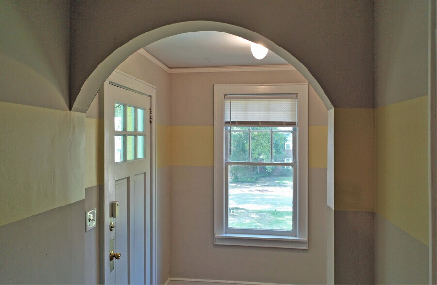 Building Photo - 120 S Harden St