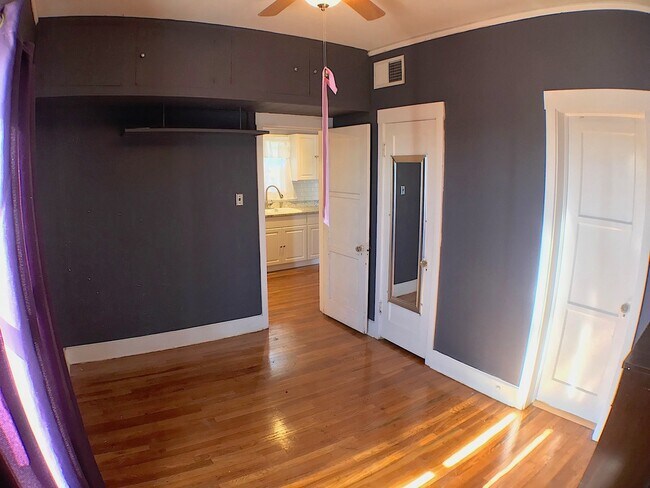 Building Photo - Central El Paso 2 bed REFRIG A/C with Moun...