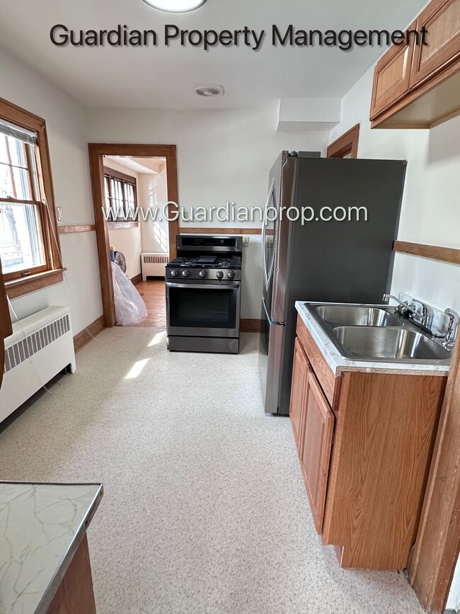 Building Photo - South Minneapolis Single Family Home, Renovated Bathrooms, Hardwood Floors, W/D