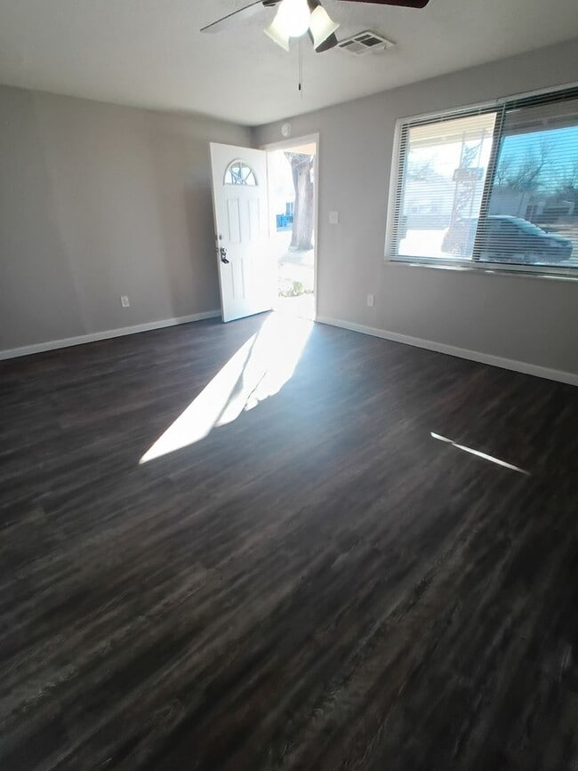 Building Photo - Cute Remodel - Midwest City Schools!