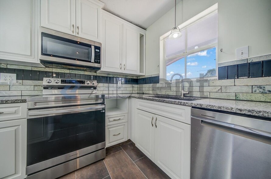 Building Photo - 2540 Sistina St