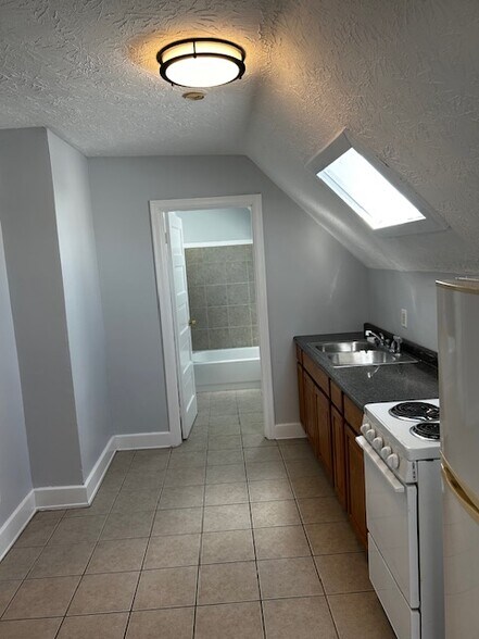 Kitchen - 418 Dorchester Ave