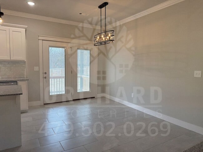 Building Photo - Single-Family Home- 2 Bed/2 Bath w/Hobby R...