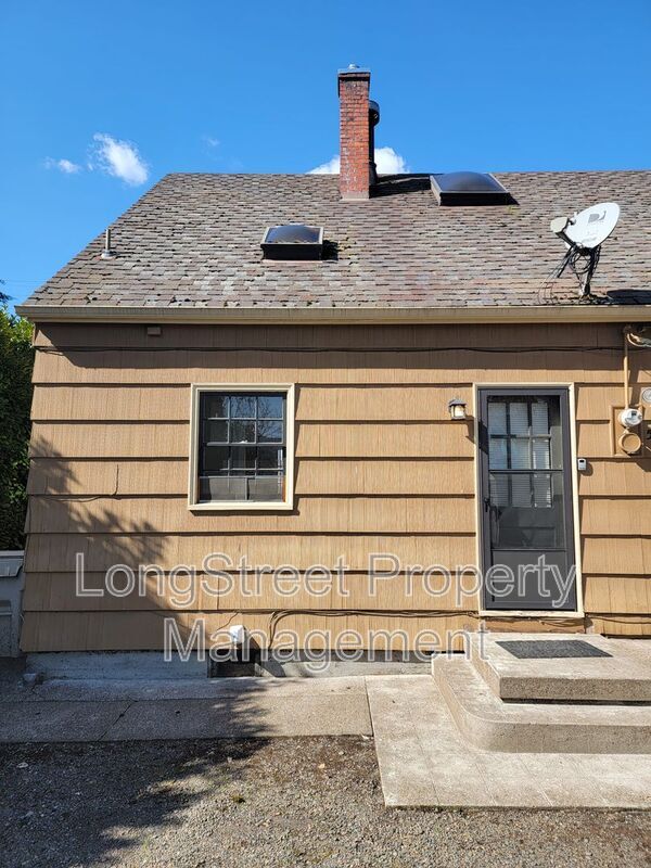 Building Photo - 517 NW 9th St