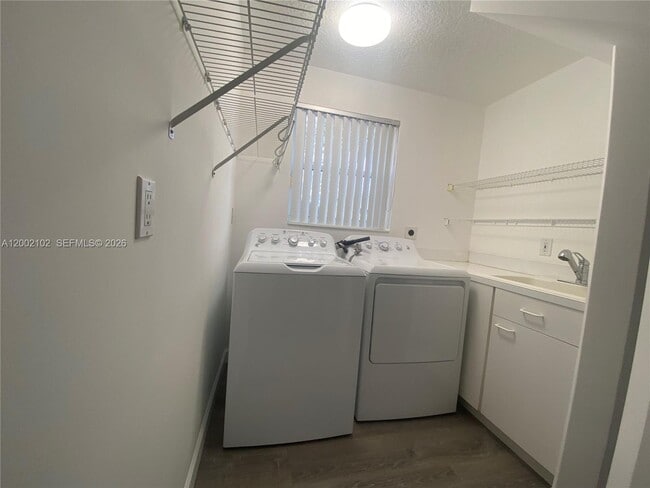 Building Photo - 2486 Bay Isle Dr