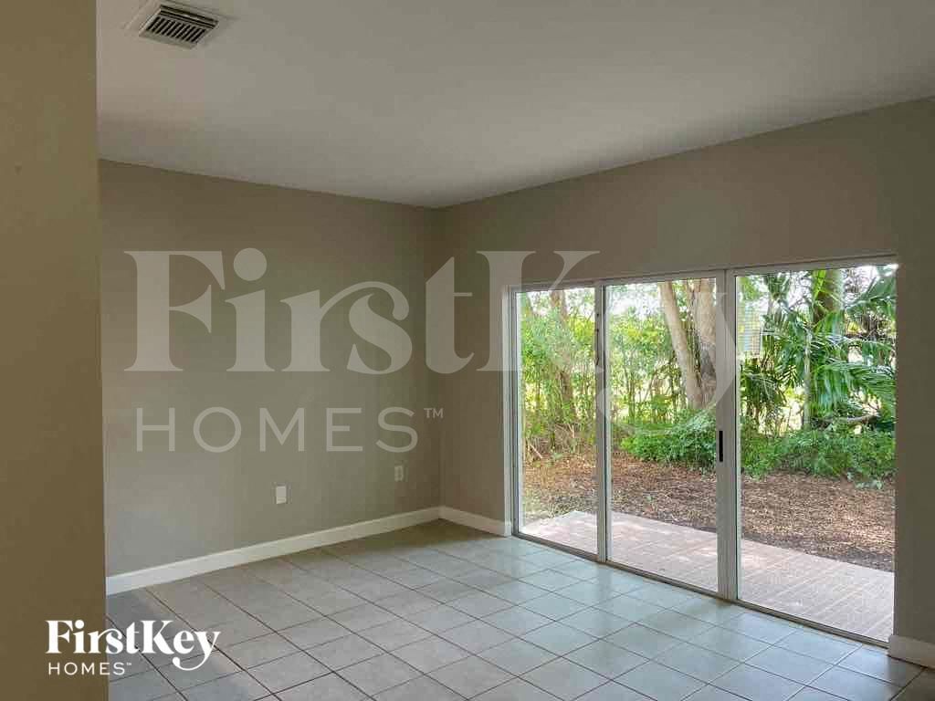 Building Photo - 3143 NE 4th St