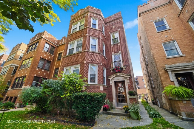 Building Photo - 2045 W Farragut Ave