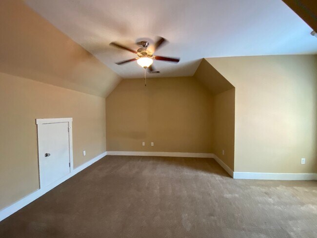 Building Photo - PRE-LEASING FOR AUGUST 2026!