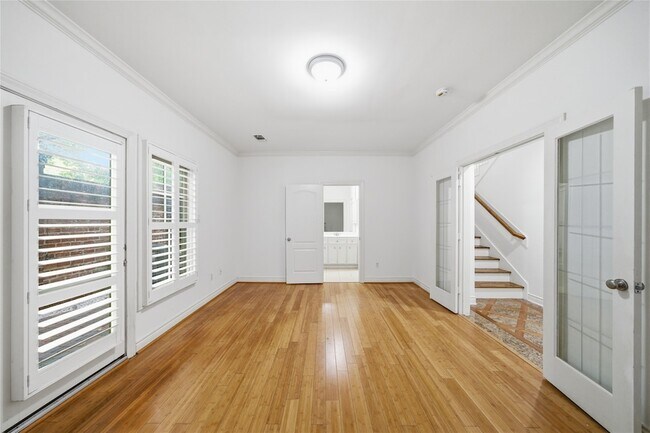 Building Photo - 1329 Hyde Park Blvd
