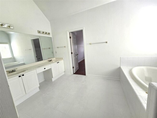 Building Photo - 3070 Ridge Oak Dr