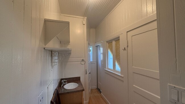 Building Photo - DREAM HOME! Spacious 3 BR + Sunroom/ 1.5 BA  in the Richmond area- AMSI