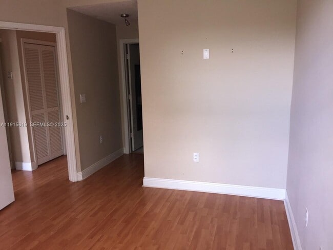 Building Photo - 6141 NW 115th Pl