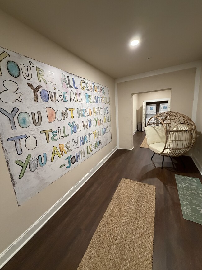Building Photo - Downtown Cornelia Loft (4)