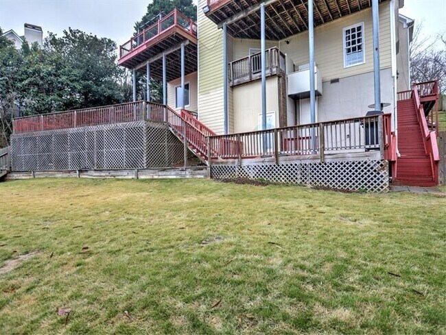 Building Photo - 817 Pinnacle Pl NE