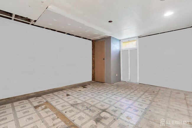 Building Photo - 368-70-370 Voorhees Ave