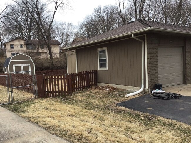 Building Photo - April Move-Ins – Reserve Now! 3 bed, 2 bath