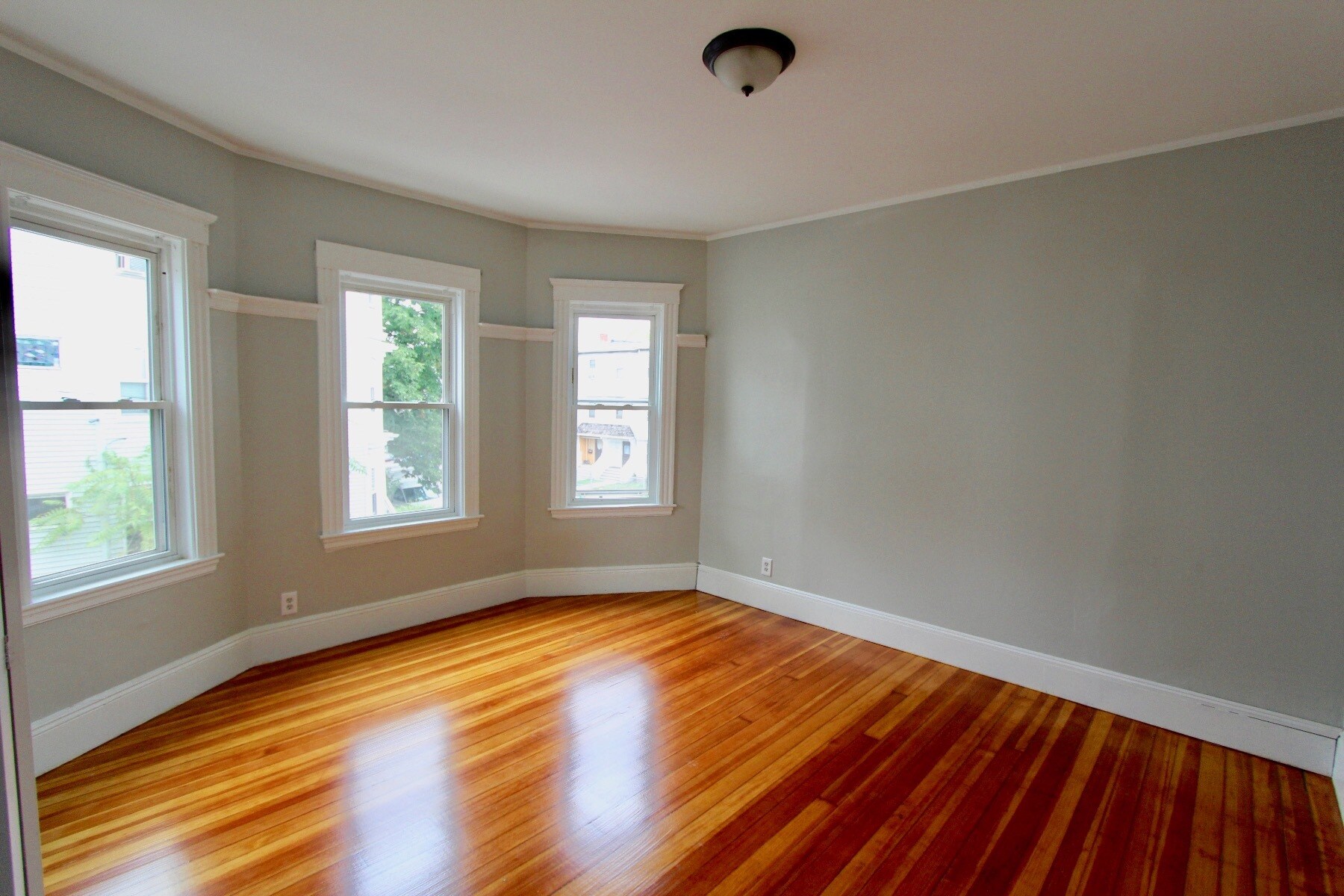 Building Photo - 137 Pleasant St