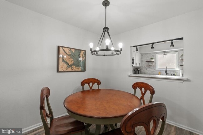 Building Photo - 3182 E Ocean View Ave