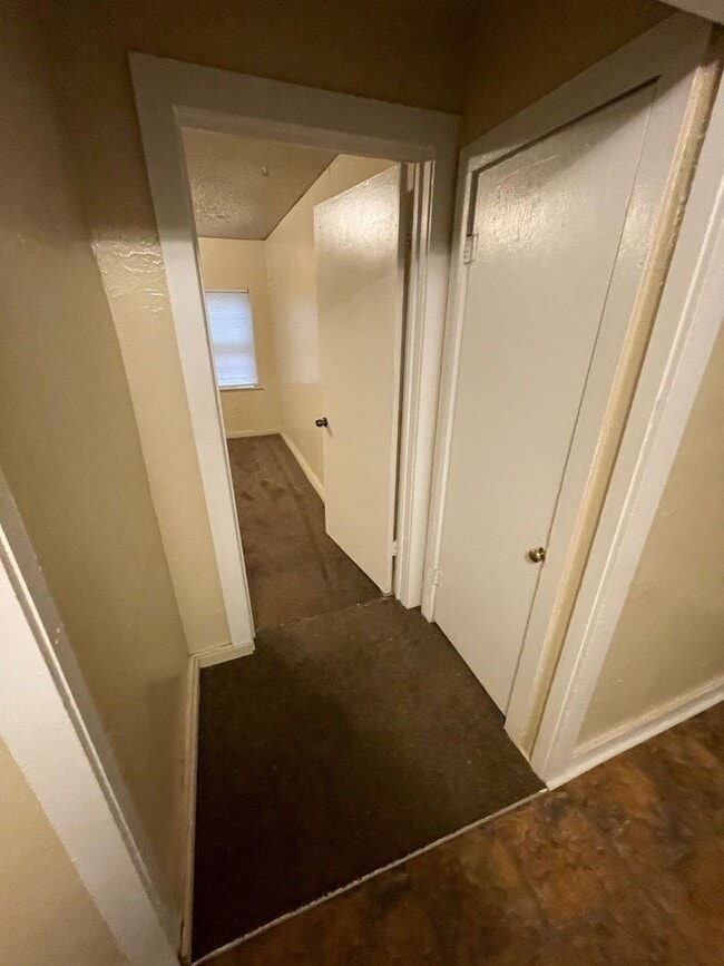 Building Photo - 1 bedroom near ACU