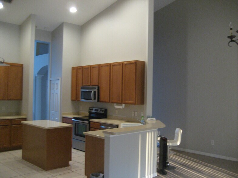 Kitchen 1 - 3924 Hollow Crossing Dr