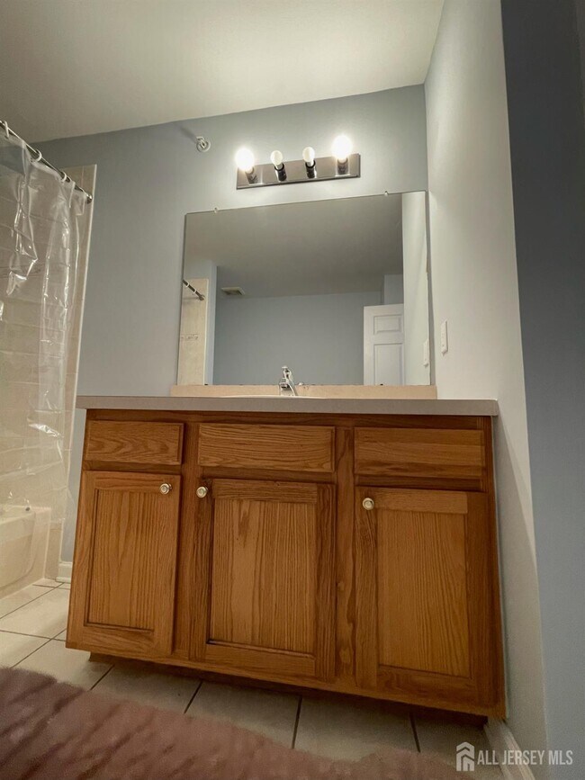 Building Photo - 301 Pinelli Dr