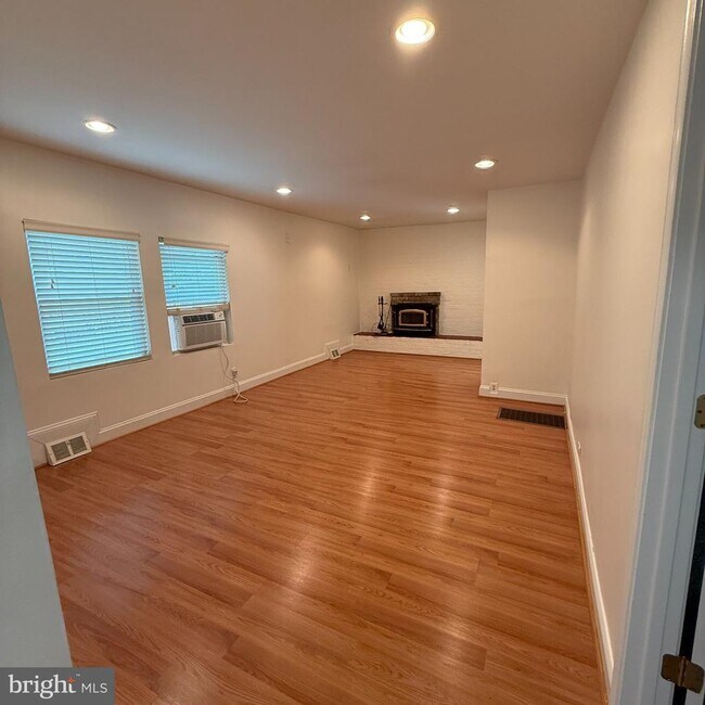 Building Photo - 862 Birch Trail