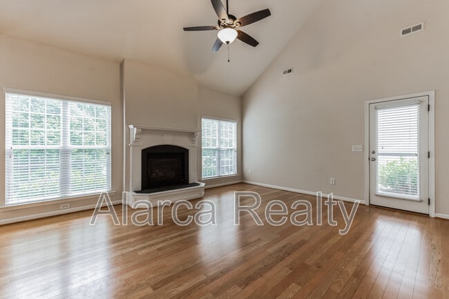 Building Photo - 131 Ivy Creek Ln